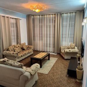 Posezení v ubytování Spacious Mauritian Home Centrally Located