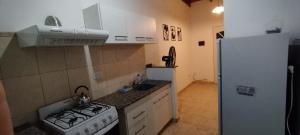 a small kitchen with a stove and a refrigerator at ANDRADE- Primer Piso in Colón