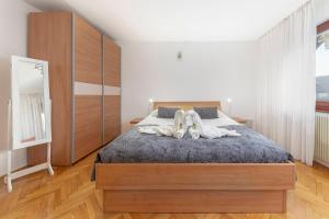 Кровать или кровати в номере Apt Regina with balcony and parking +13 фотографий