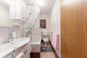 Ванная комната в Apt Regina with balcony and parking