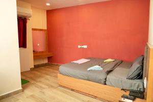 Postel nebo postele na pokoji v ubytování Nirmalya Guest House