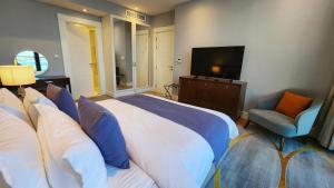 Lova arba lovos apgyvendinimo įstaigoje Sherao Hotel Doha فندق شراعوه الدوحة