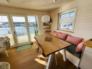a living room with a table and a couch at Hausboot Lillemor Burgtiefe in Fehmarn