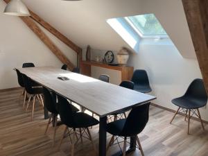 a dining room with a table and chairs at Cèdrus Libani in Martres-Tolosane