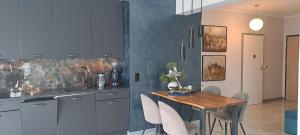 Kuchyň nebo kuchyňský kout v ubytování Apartament Blue Sky