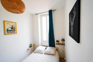 a bedroom with a bed and a window at Une Pause quelque part in Marseille