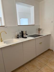 Kuchyň nebo kuchyňský kout v ubytování Au cœur de Neuville Appartement 4 pers RDC + 12 fotografií
