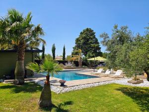 Πισίνα στο ή κοντά στο La Villa Dali