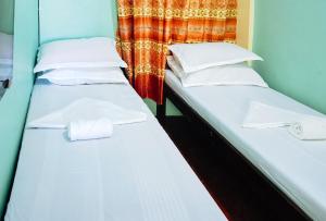 Postel nebo postele na pokoji v ubytování RedDoorz at D128 Lodge Cagayan Valley