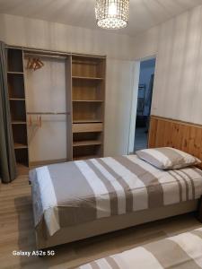 Giường trong phòng chung tại Maison en Périgord +18 ảnh