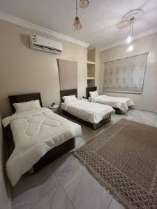 Ένα ή περισσότερα κρεβάτια σε δωμάτιο στο نزل الرحاب -للعائلات فقط-