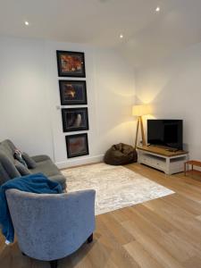 Televisyen dan/atau pusat hiburan di One Granary Barns near Stansted Airport