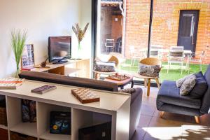 Μια τηλεόραση ή/και κέντρο ψυχαγωγίας στο Gite de caractère à Beaupuy