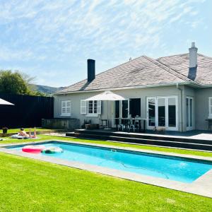 Πισίνα στο ή κοντά στο Spacious Stays Residence +35 φωτογραφίες