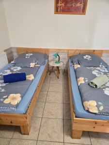 A bed or beds in a room at Orsi Apartman / vendegház