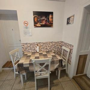 A seating area at Orsi Apartman / vendegház