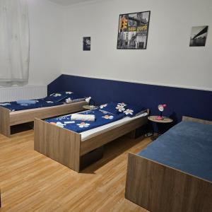 A bed or beds in a room at Orsi Apartman / vendegház