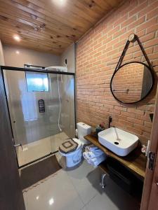 a bathroom with a sink and a shower and a toilet at Casa da Colina - Campo Novo in Bom Retiro +46 photos