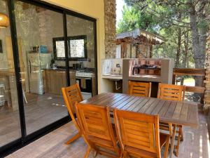 a dining room with a wooden table and chairs at Brisas del Jagüel Depto 5 in Santa Teresita