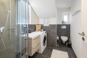 a bathroom with a sink and a washing machine at Klara 1033 - Olma, Spital, Uni St- Gallen in St. Gallen