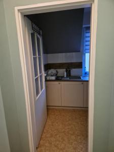 Kuchyň nebo kuchyňský kout v ubytování Przytulna kawalerka w Centrum Poznania