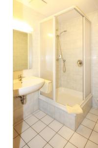 Koupelna v ubytování Hotel Trasen + 16 fotografií
