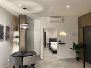 a room with a table and chairs and a bedroom at Amplio Estudio en Valencia in Valencia