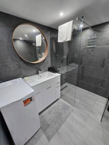 Kúpeľňa v ubytovaní Maria Apartments - Modern apartments in the center of Budapest