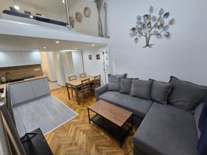 Posedenie v ubytovaní Maria Apartments - Modern apartments in the center of Budapest + 37 fotografií
