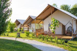 Zahrada ubytování Glamping Kolpa Resort