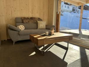 Area soggiorno di Tiny Sera mit privatem Whirlpool