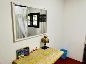 Ένα ή περισσότερα κρεβάτια σε δωμάτιο στο Secret Garden Mirissa