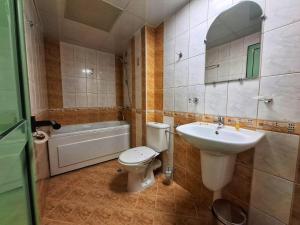 Koupelna v ubytování Korona Hotel