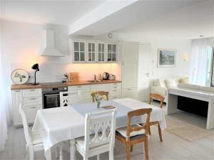 Køkken eller tekøkken på Strandläufer mit Meerblick und Balkon