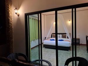 Ein Bett oder Betten in einem Zimmer der Unterkunft Tree Tops River Huts