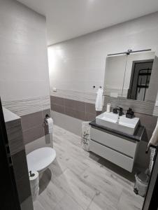 Koupelna v ubytování Smart Apartment + 13 fotografií