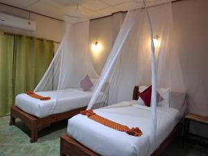 Ein Bett oder Betten in einem Zimmer der Unterkunft Tree Tops River Huts