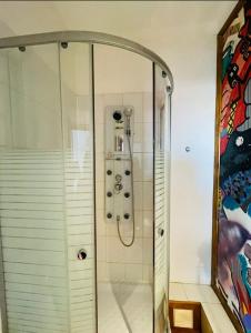 a shower with a glass door in a bathroom at Hotel boutique Paihuen in Valparaíso