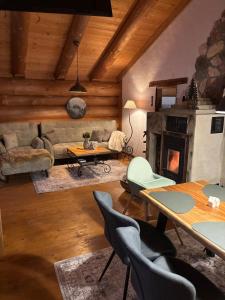 Posezení v ubytování Chalet Vogelkirsche + 36 fotografií