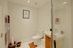 Ένα μπάνιο στο Central Slough -double bed & 1 sofa bed, - transport links