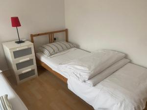 Ένα ή περισσότερα κρεβάτια σε δωμάτιο στο Hill Apartments