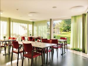 A restaurant or other place to eat at Ferienhotel Bodensee