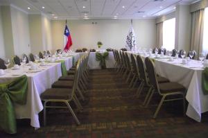 Reštaurácia alebo iné gastronomické zariadenie v ubytovaní Ecohotel Talca