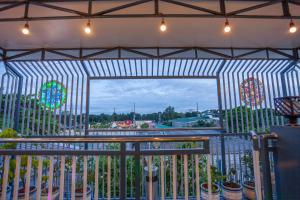 Balkón nebo terasa v ubytování Triple A Residence Angeles City, Pampanga