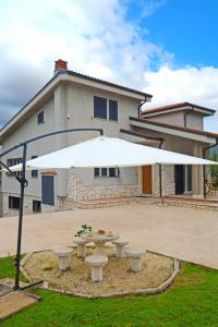 Budova, kde se vila nachází