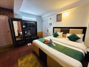 Hotel Eagle Nest Central Heated客房内的一张或多张床位