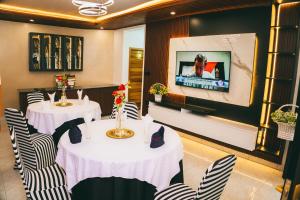 Μια τηλεόραση ή/και κέντρο ψυχαγωγίας στο One Click Apartment
