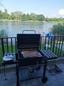 Kemudahan BBQ tersedia untuk tetamu di apartmen