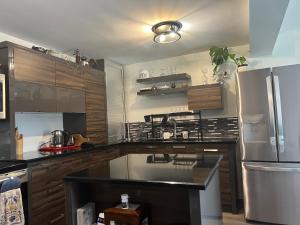 Η κουζίνα ή μικρή κουζίνα στο Maison de chambre Evry +4 φωτογραφίες