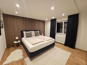 Posteľ alebo postele v izbe v ubytovaní Apartments Shema